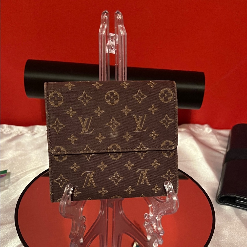 Louis Vuitton Dark Brown Monogram Card Holder wallet no call outs - Picture 3 of 10